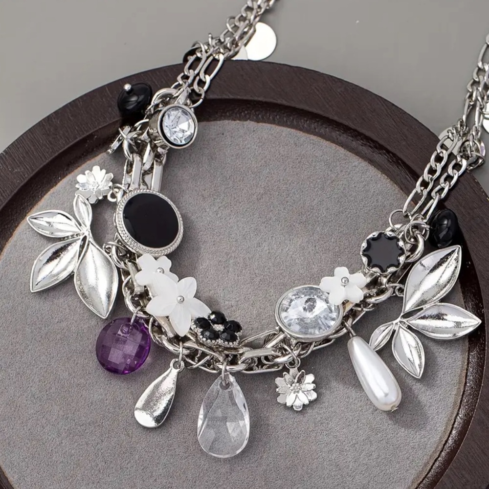 NWOT Elegant Silver and Black Floral Necklace